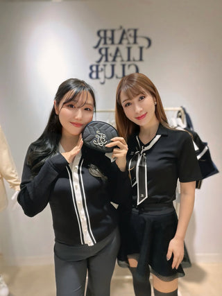 Scarf Set Open-neck T-Shirt (Black)
